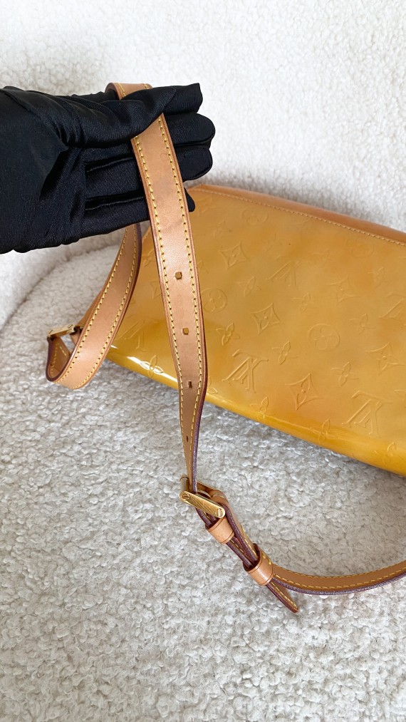 Louis Vuitton Vernis Shoulder Bag