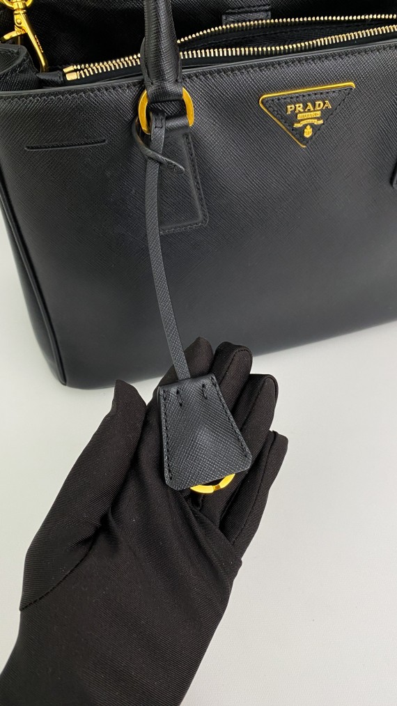 Prada Saffiano Galleria Shoulder Bag