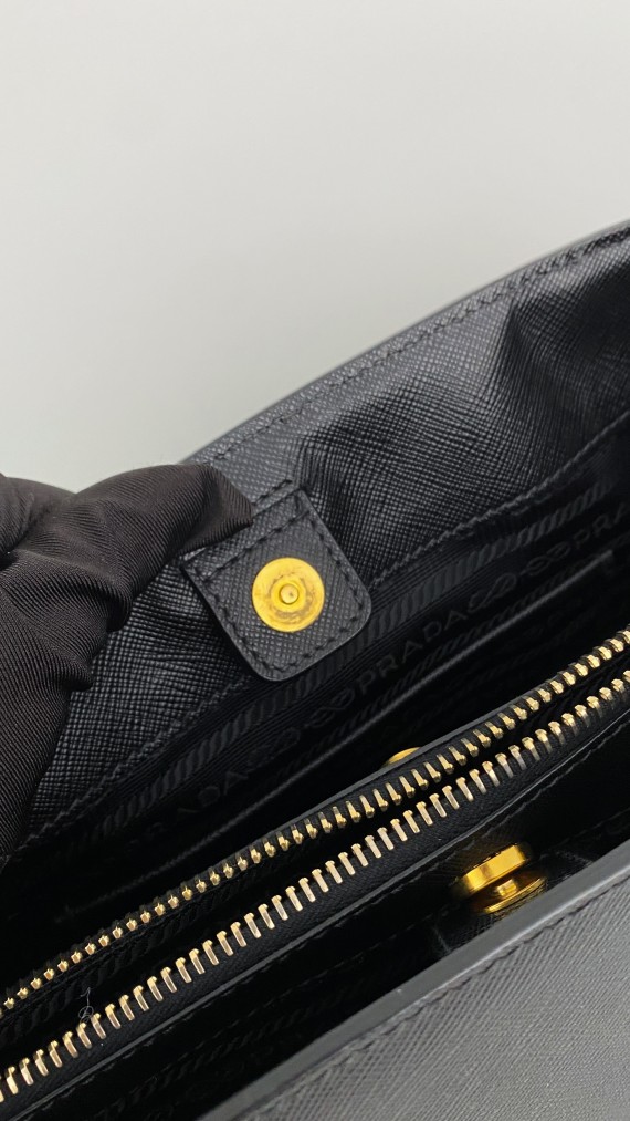Prada Saffiano Galleria Shoulder Bag