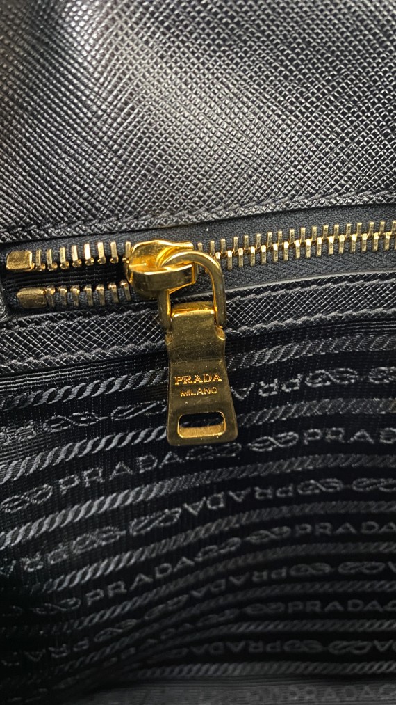 Prada Saffiano Galleria Shoulder Bag