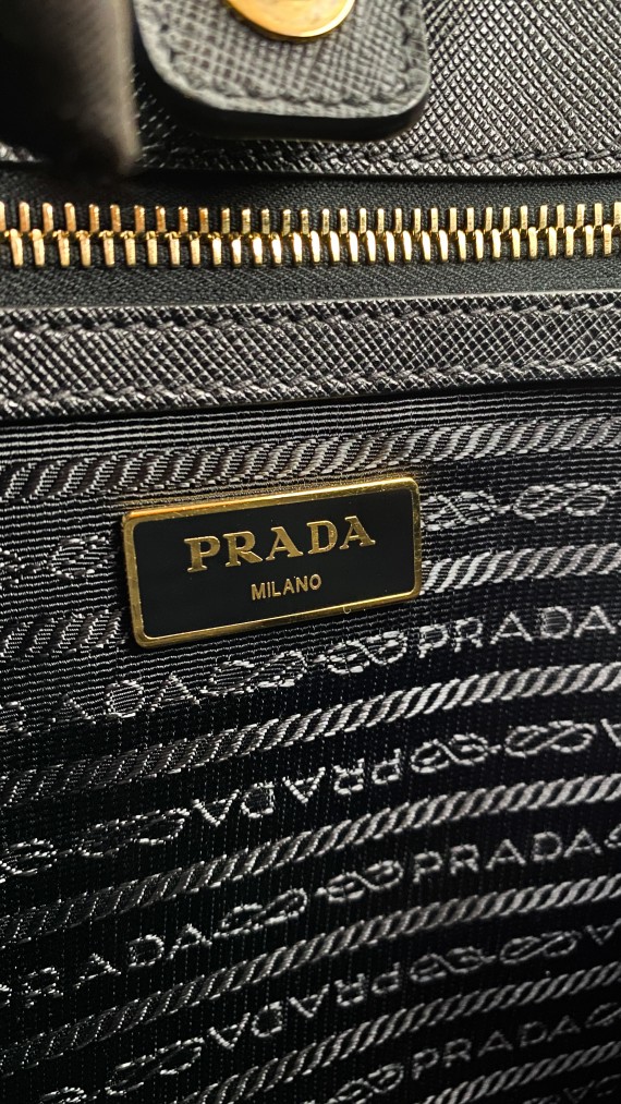 Prada Saffiano Galleria Shoulder Bag