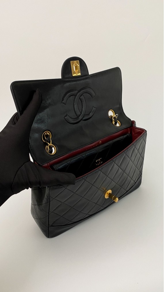 Chanel Classic Flap Bag m. Lommbok