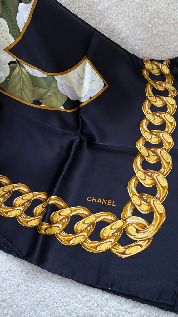 Chanel Silkeskjerf