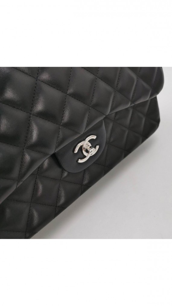Chanel Jumbo Classic Double Flap Bag
