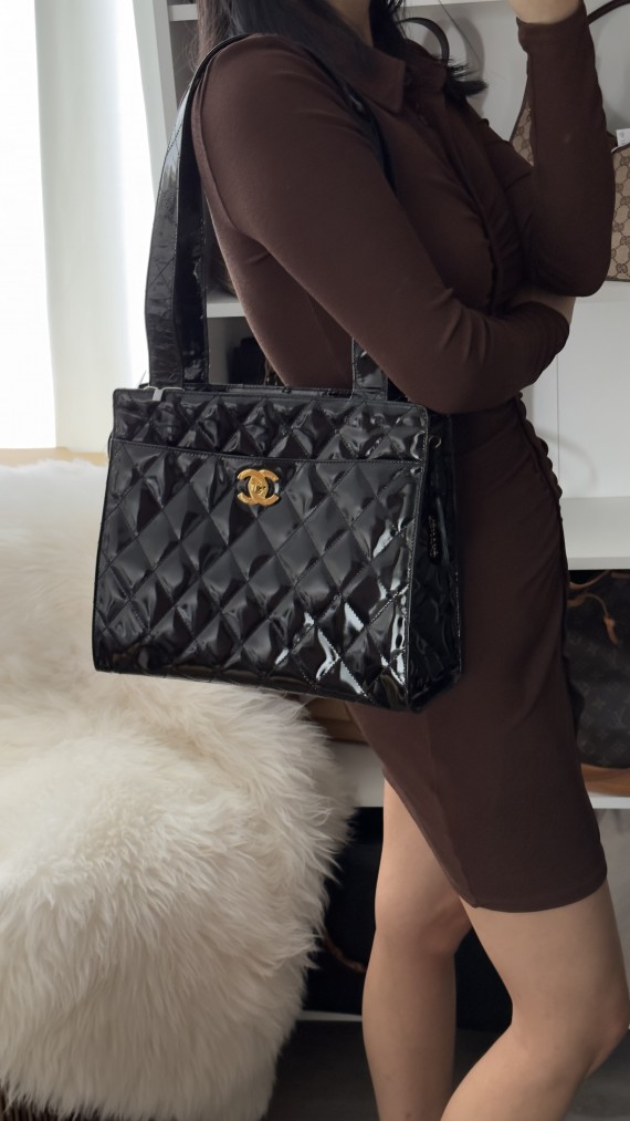 Chanel Shoulder Bag i Patent Leather