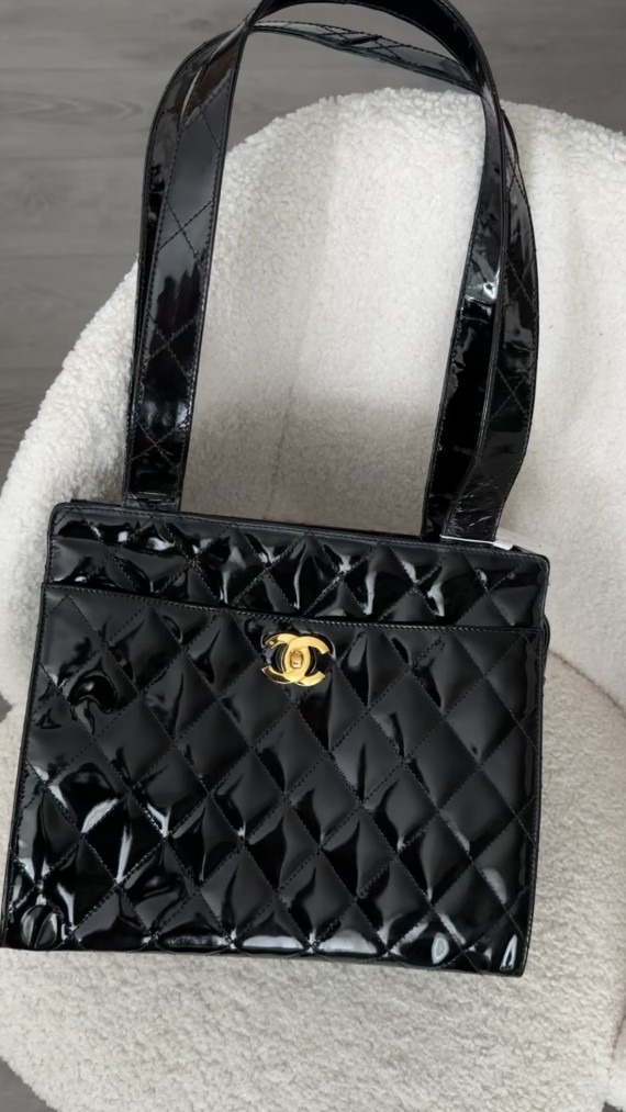 Chanel Shoulder Bag i Patent Leather