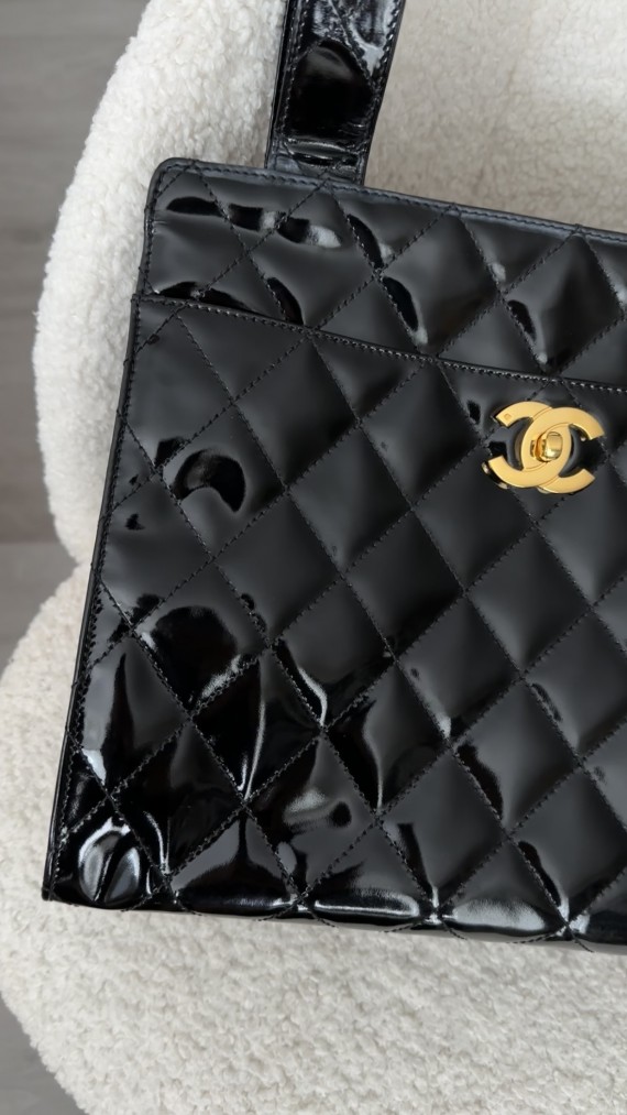 Chanel Shoulder Bag i Patent Leather