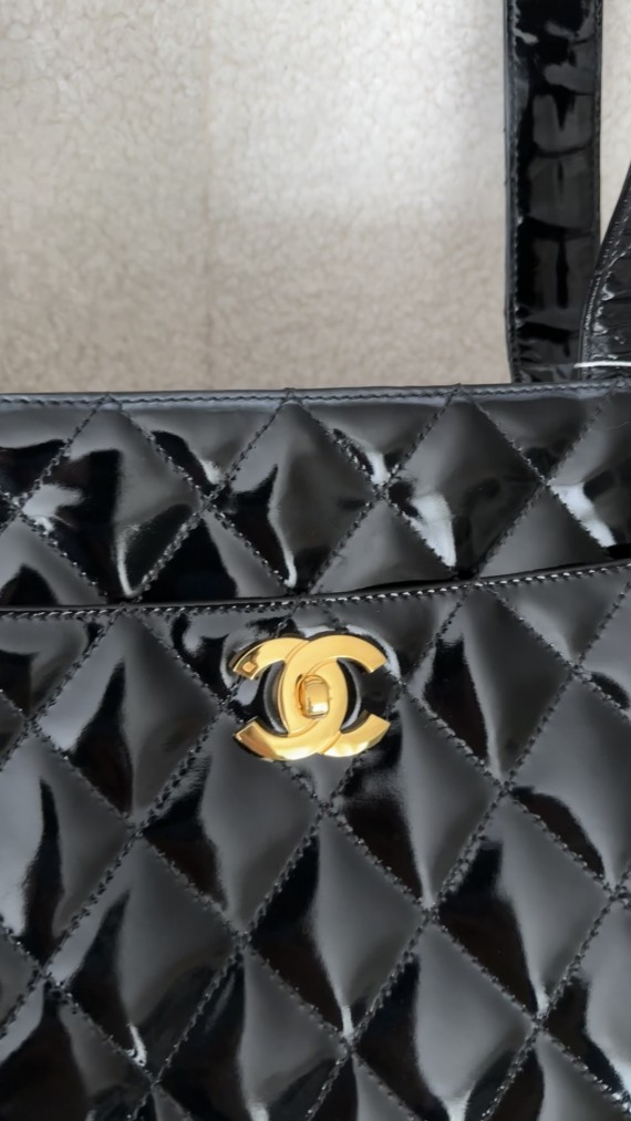 Chanel Shoulder Bag i Patent Leather