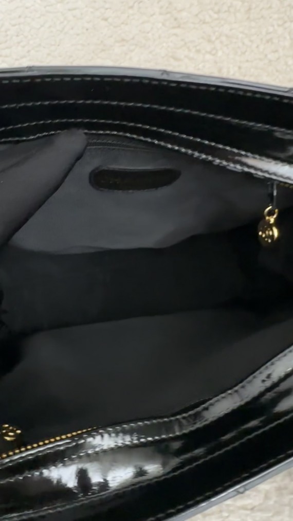 Chanel Shoulder Bag i Patent Leather