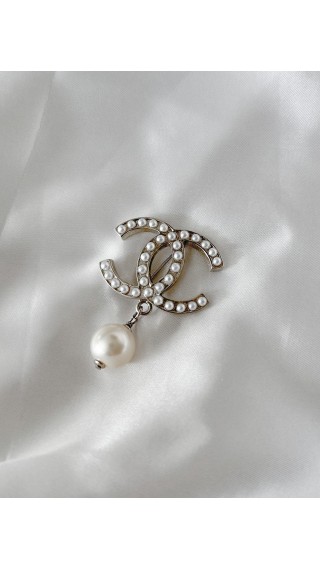 Chanel Brosje