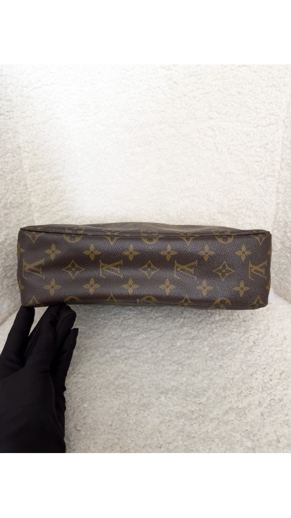 Louis Vuitton Toalettmappe Size 28