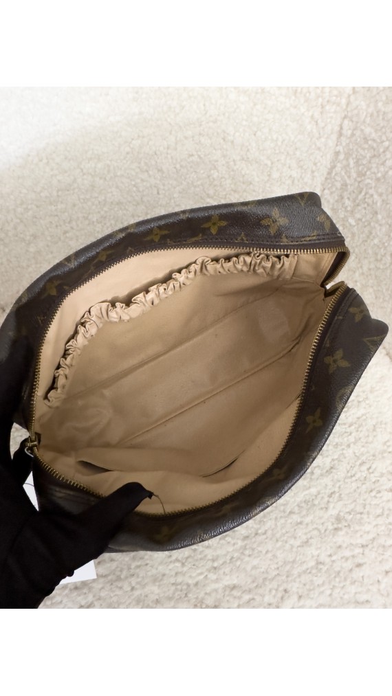 Louis Vuitton Toalettmappe Size 28