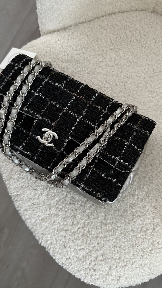 Chanel Tweed Classic Double Flap Size Meidum