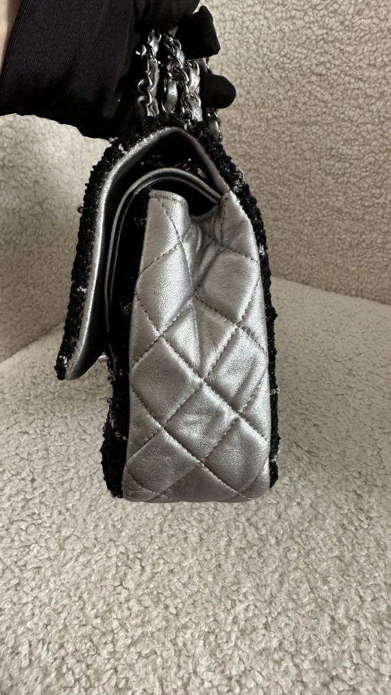Chanel Tweed Classic Double Flap Size Meidum