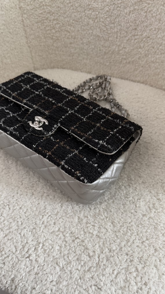 Chanel Tweed Classic Double Flap Size Meidum