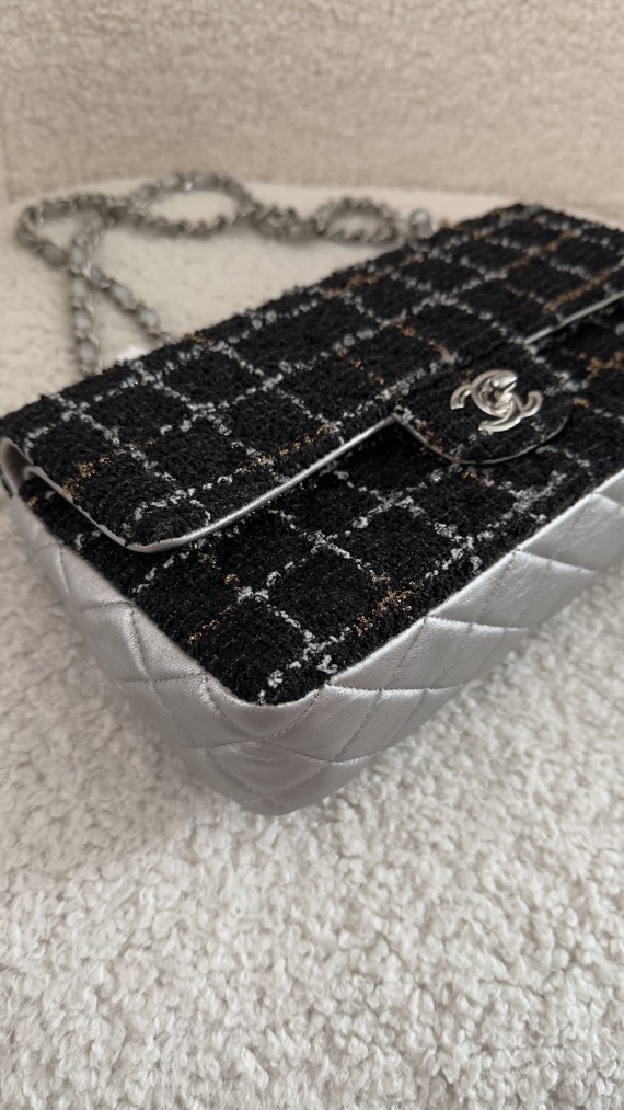 Chanel Tweed Classic Double Flap Size Meidum