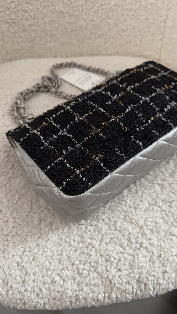 Chanel Tweed Classic Double Flap Size Meidum