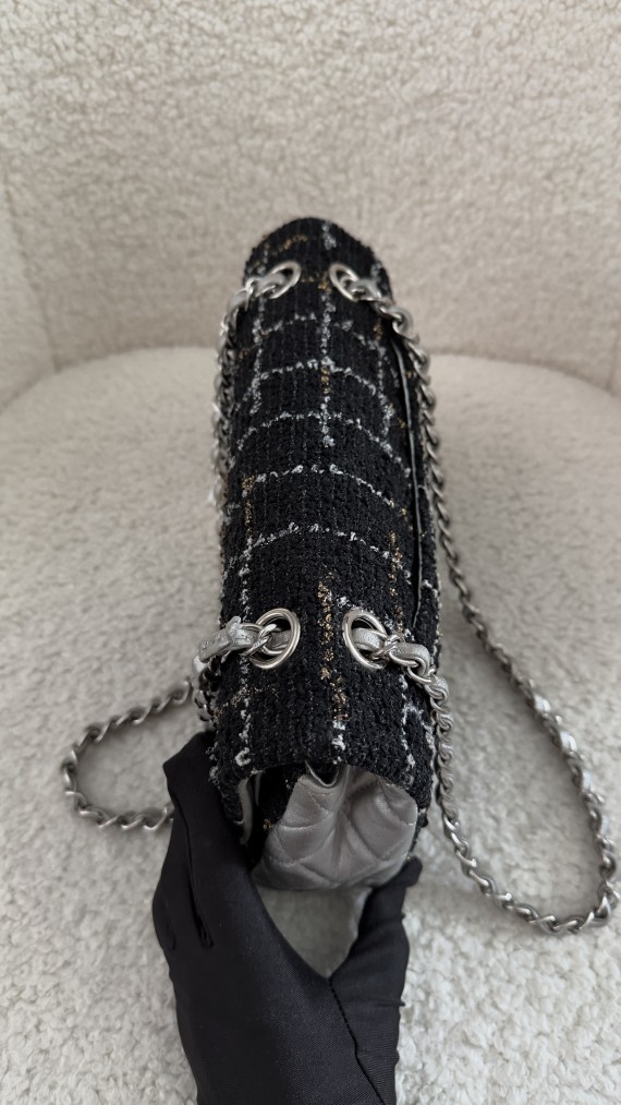 Chanel Tweed Classic Double Flap Size Meidum