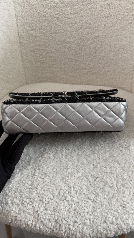 Chanel Tweed Classic Double Flap Size Meidum