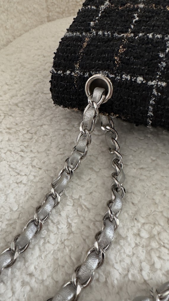 Chanel Tweed Classic Double Flap Size Meidum