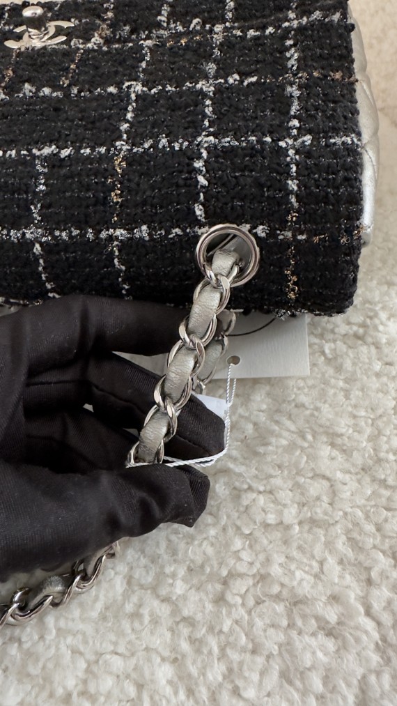 Chanel Tweed Classic Double Flap Size Meidum