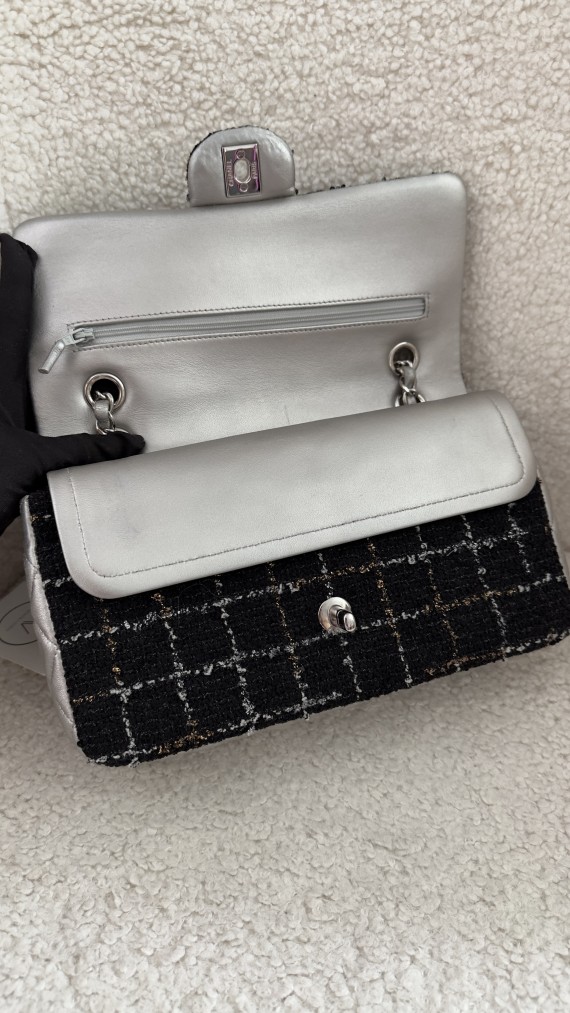 Chanel Tweed Classic Double Flap Size Meidum