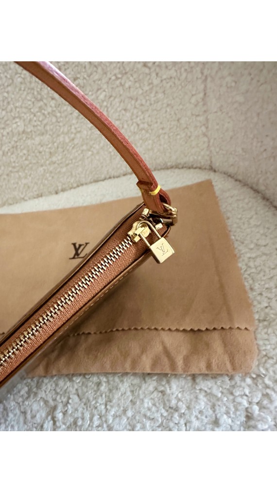 Louis Vuitton Vernis Pochette Bag
