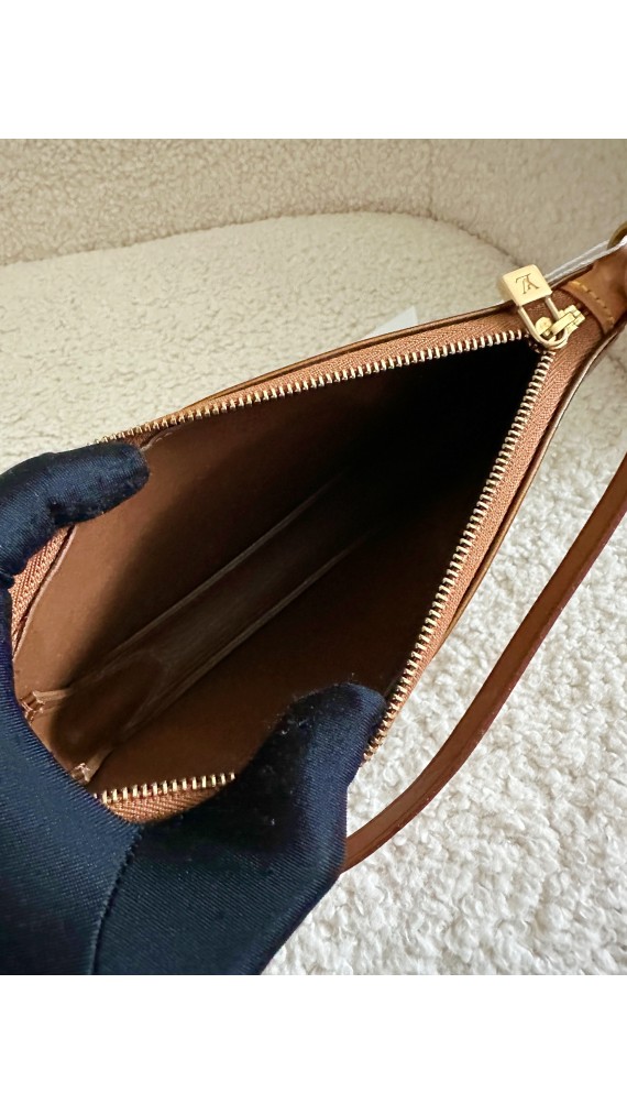 Louis Vuitton Vernis Pochette Bag