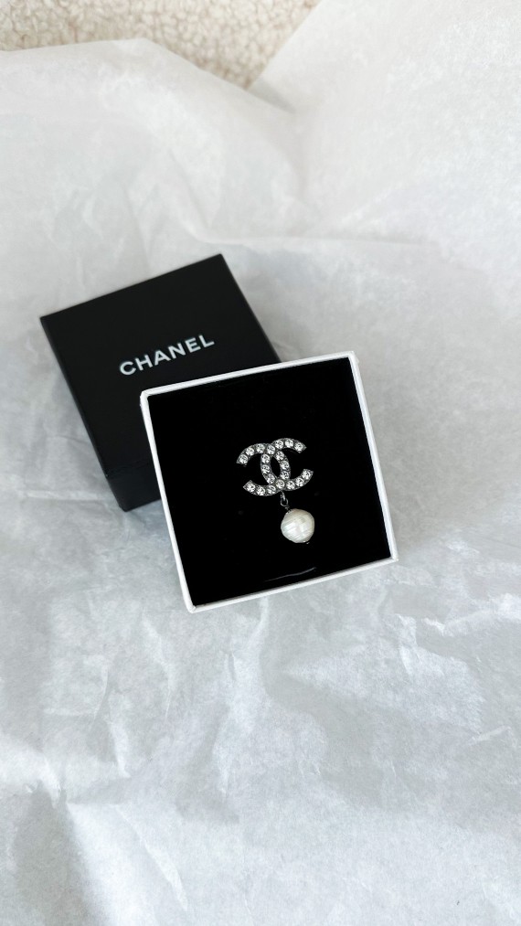Chanel Brosje