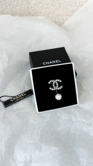 Chanel Brosje