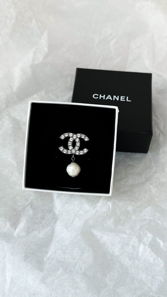 Chanel Brosje