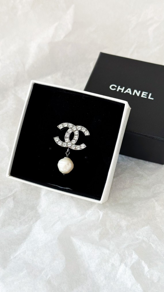 Chanel Brosje