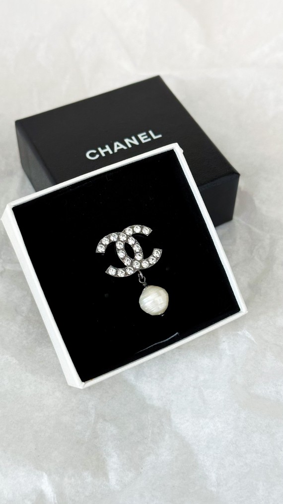 Chanel Brosje