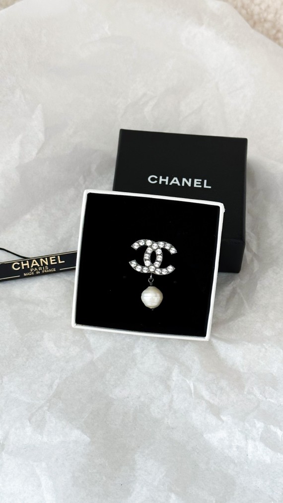 Chanel Brosje