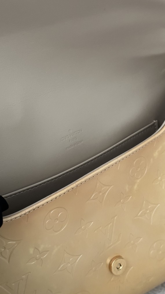 Louis Vuitton Vernis Shoulder Bag