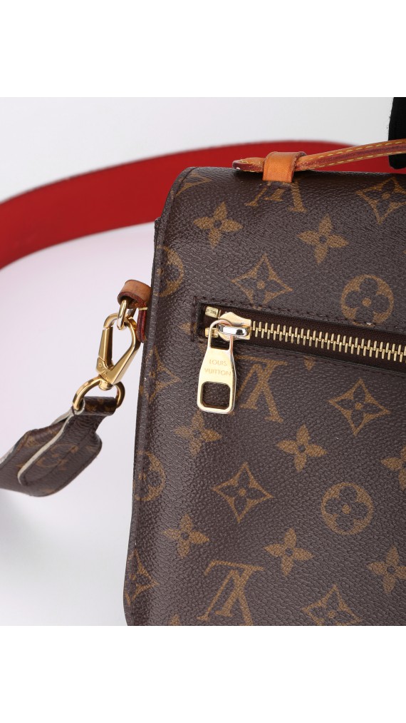 Louis Vuitton Pochette Métis Monogram Shoulder Bag