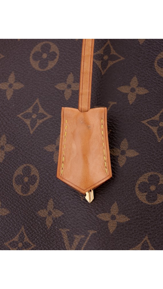 Louis Vuitton Montaigne GM Shoulder Bag