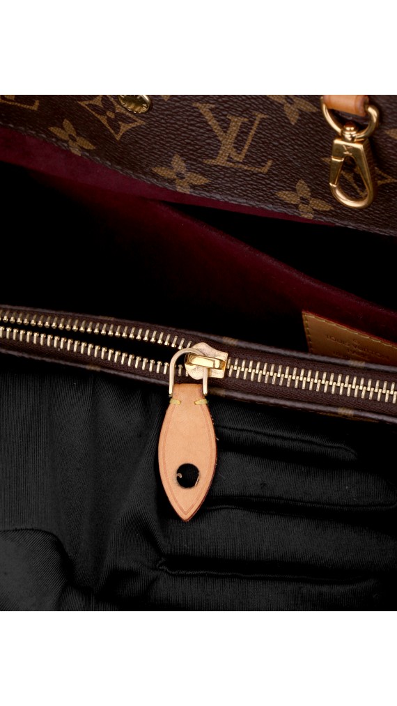 Louis Vuitton Montaigne GM Shoulder Bag