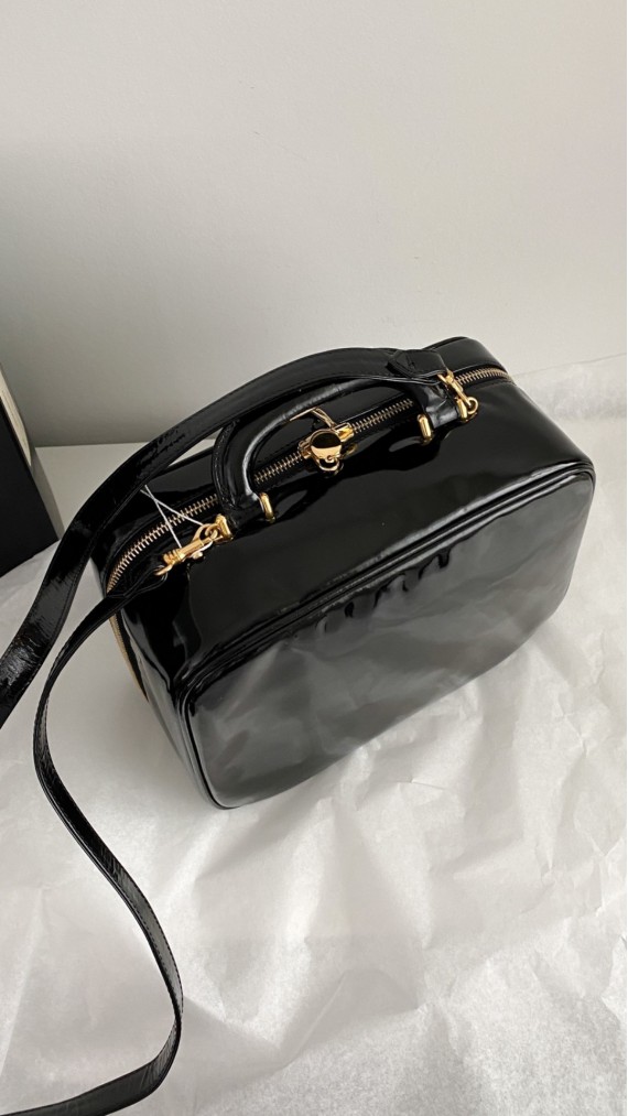 Chanel Vanity Case Bag i Patent Lær