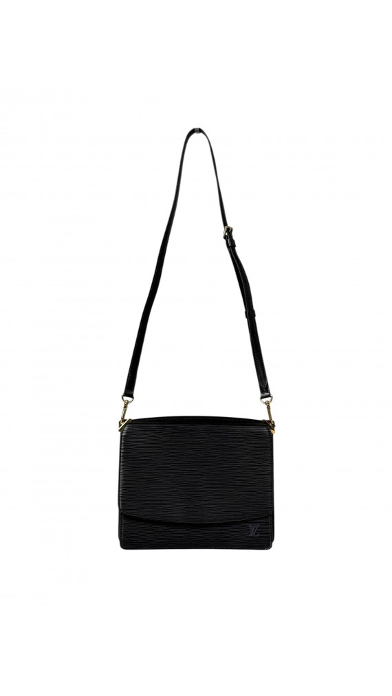 Louis Vuitton Epi Leather Flap Bag i Sort