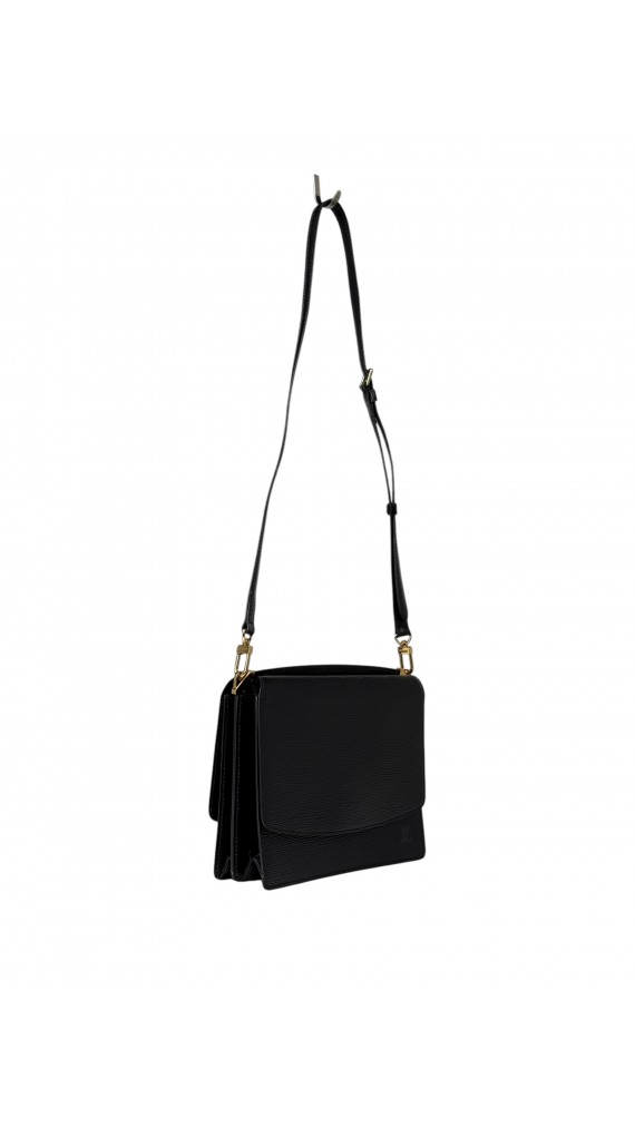 Louis Vuitton Epi Leather Flap Bag i Sort