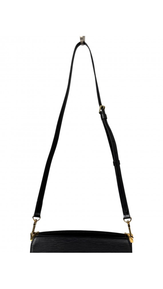 Louis Vuitton Epi Leather Flap Bag i Sort
