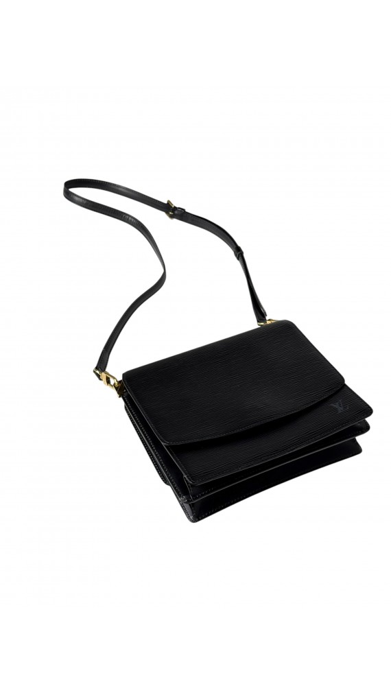 Louis Vuitton Epi Leather Flap Bag i Sort