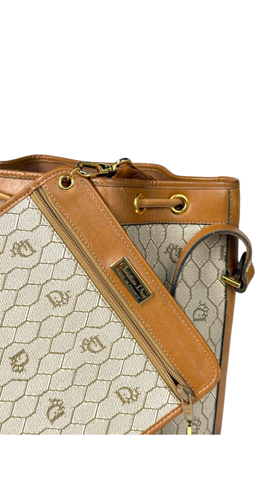 Vintage Dior Honeycumb Bucket Bag m. Clutch