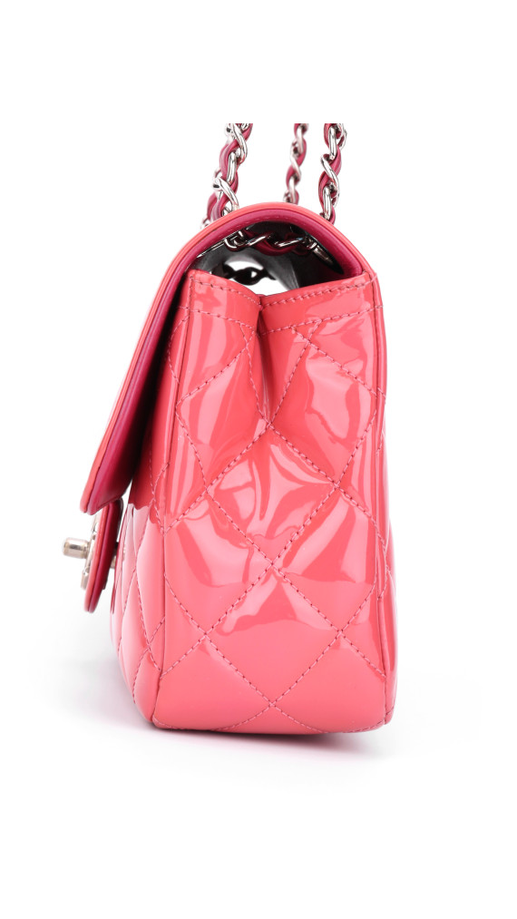 Chanel Classic Flap Bag Medium i Patent Leather