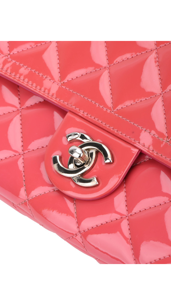 Chanel Classic Flap Bag Medium i Patent Leather