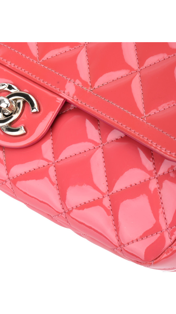 Chanel Classic Flap Bag Medium i Patent Leather