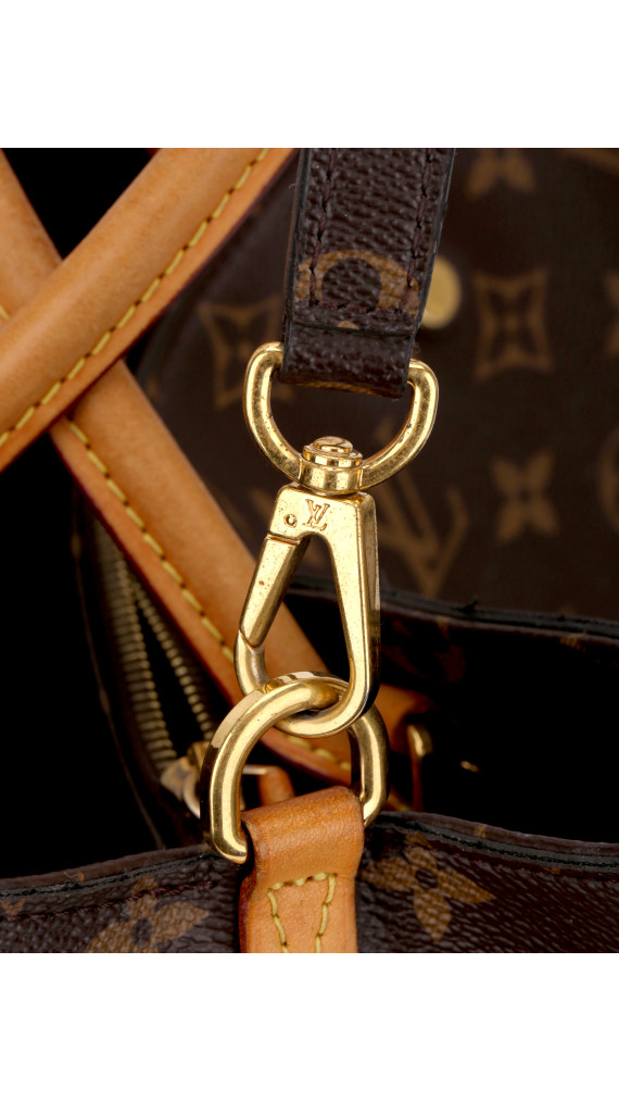 Louis Vuitton Montaigne GM Shoulder Bag