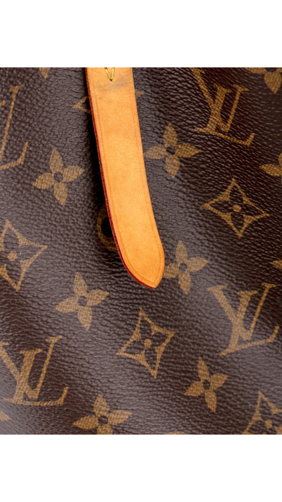 Louis Vuitton Montaigne GM Shoulder Bag