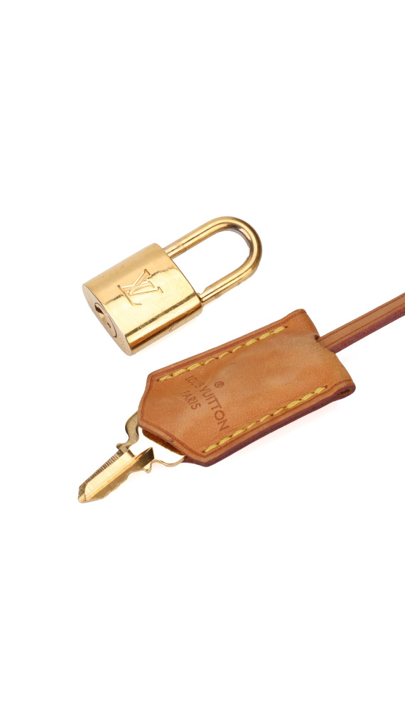 Louis Vuitton Montaigne GM Shoulder Bag